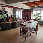 Casa De Familia
