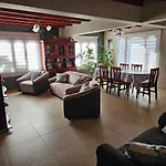 Casa De Familia