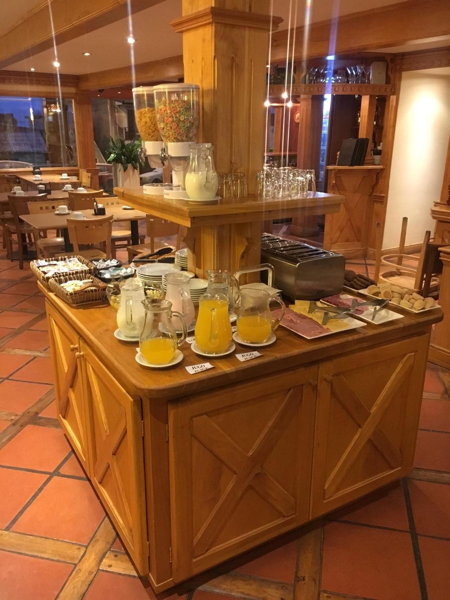 Apartahotel Del Bosque 3*