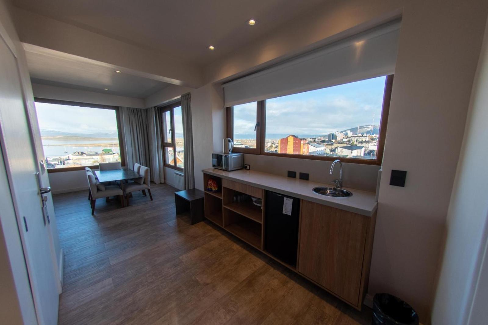 Del Bosque Apartahotel