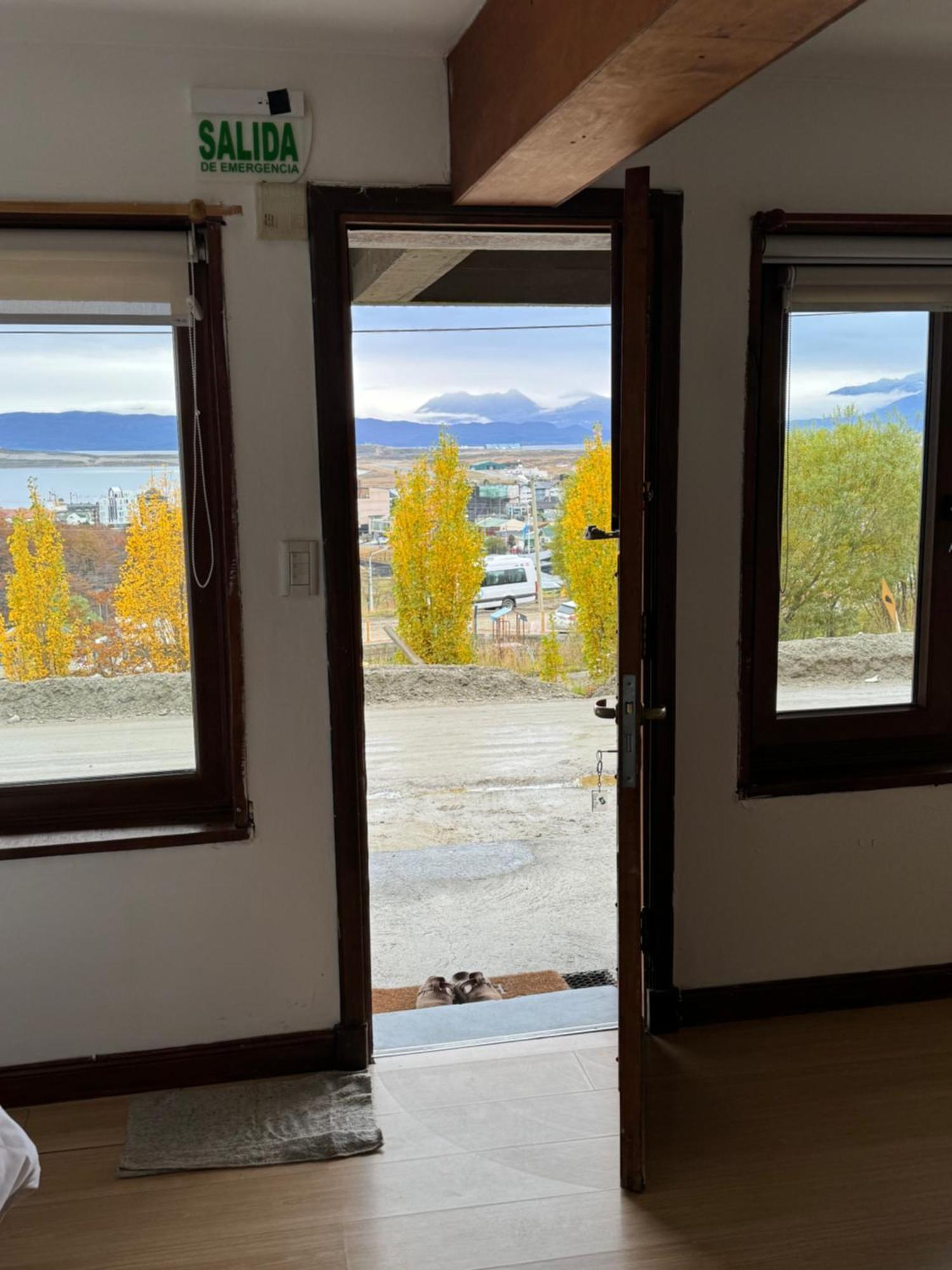 Mirando Al Canal Ushuaia