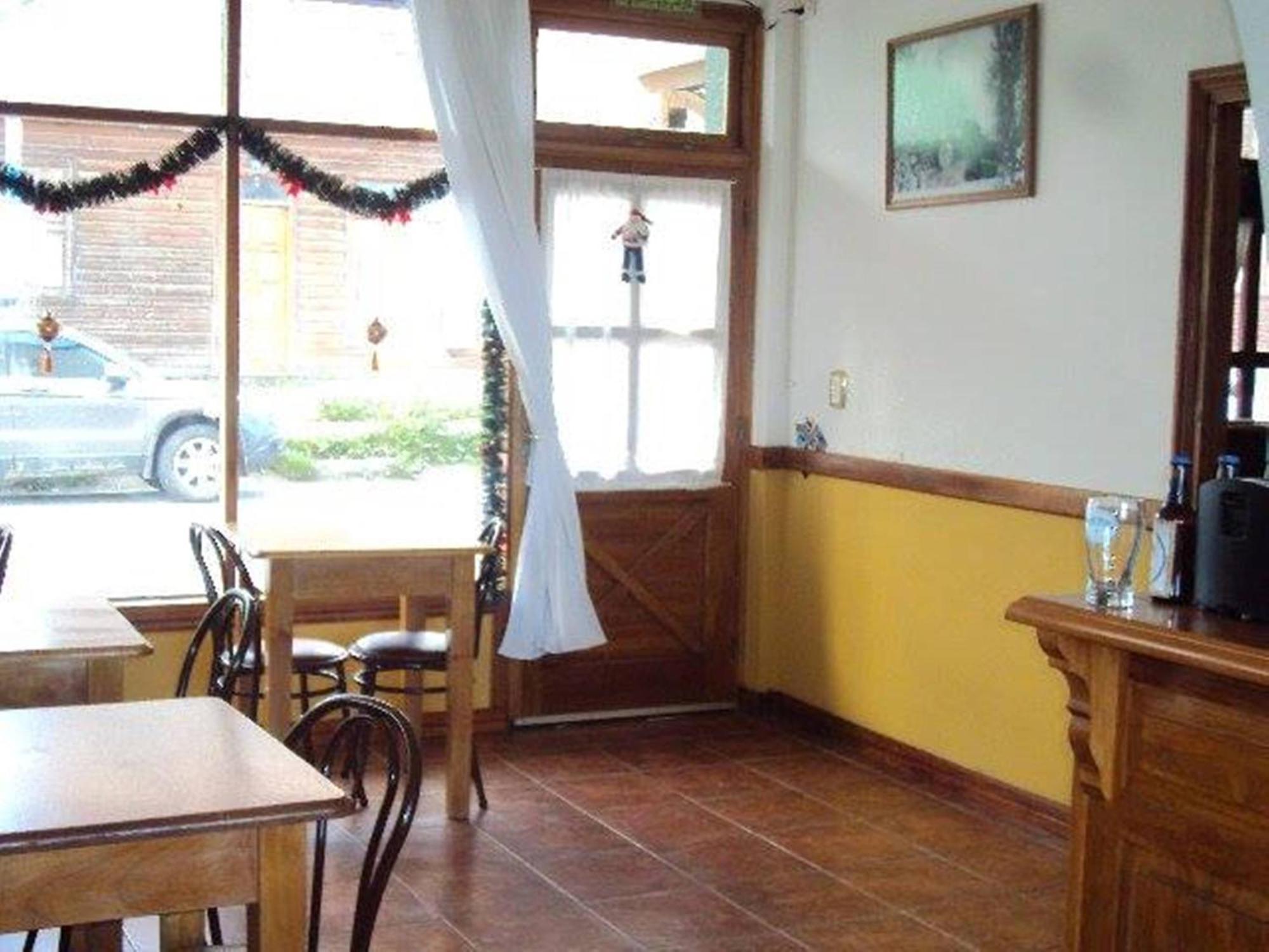 Del Pinguino Hotel