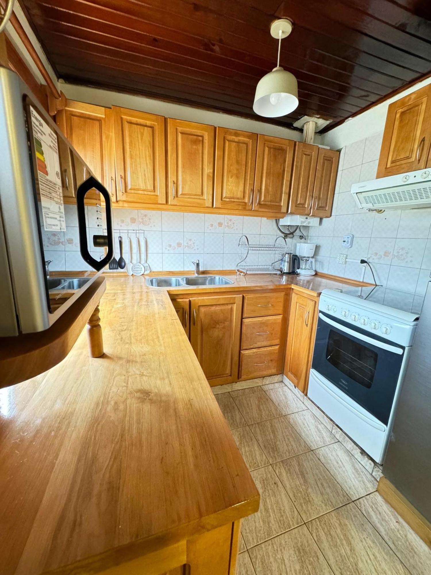 Casa 2 Dorm Av. Alem