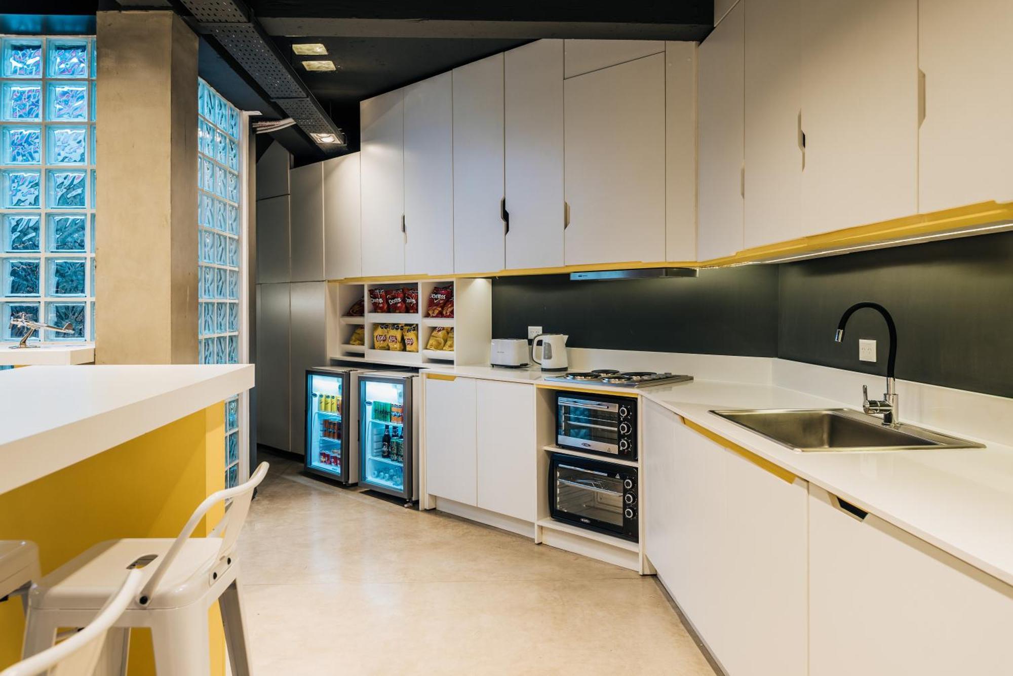 Underground Capsule Hostal *