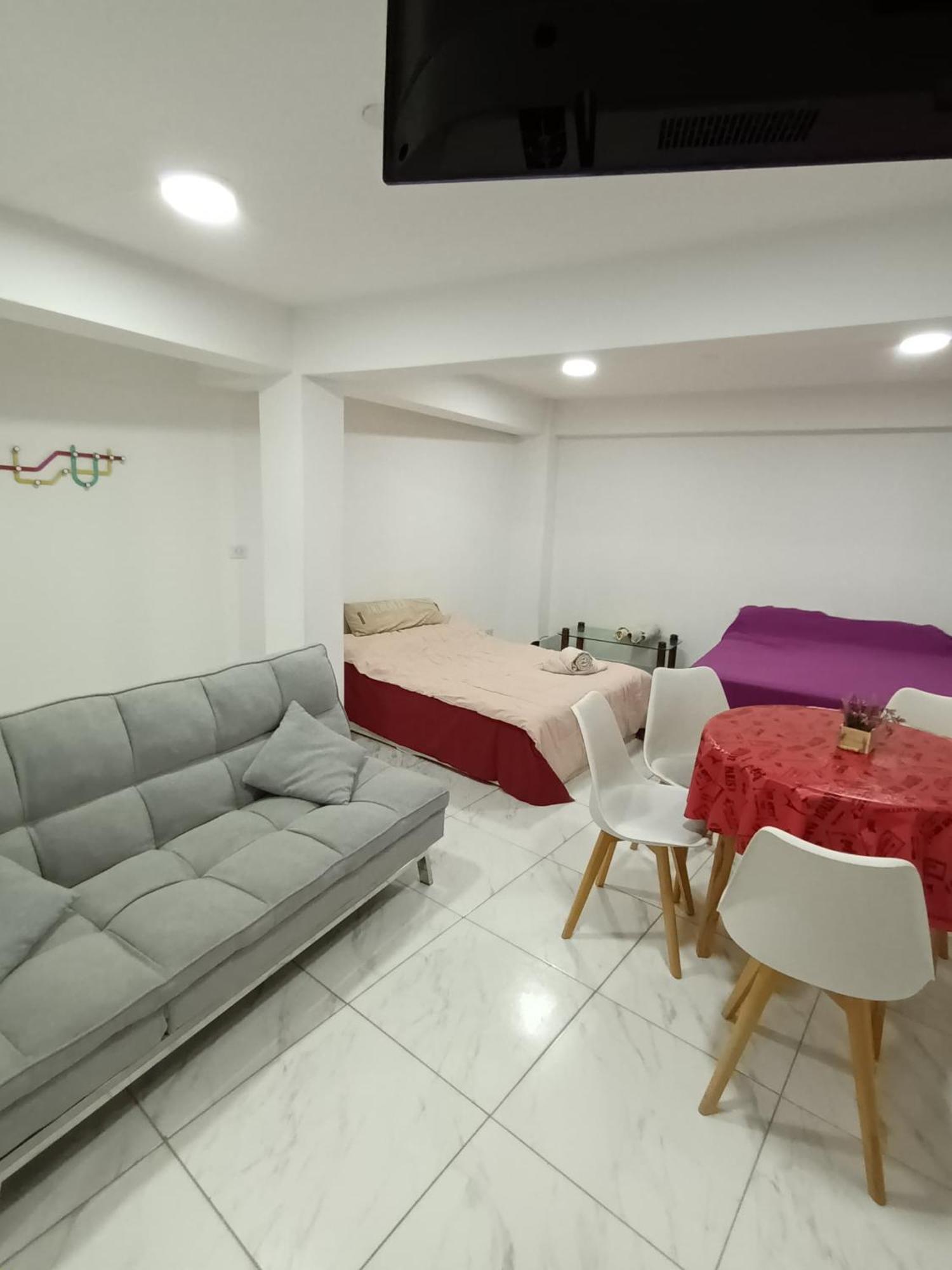 Alakalufes House *