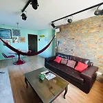 Departamento New Vintage Con Hermosas Vistas A Las Montanas Y Al Canal