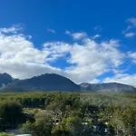 Departamento New Vintage Con Hermosas Vistas A Las Montanas Y Al Canal