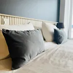 Seaport Apartments Studio Austral 403