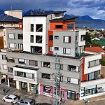 Patagonia Home - New And Spacious