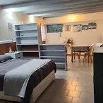 Departamento Cervantes en zona céntrica