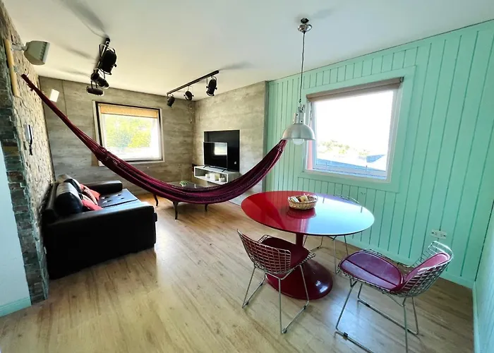 Departamento New Vintage Con Hermosas Vistas A Las Montanas Y Al Canal