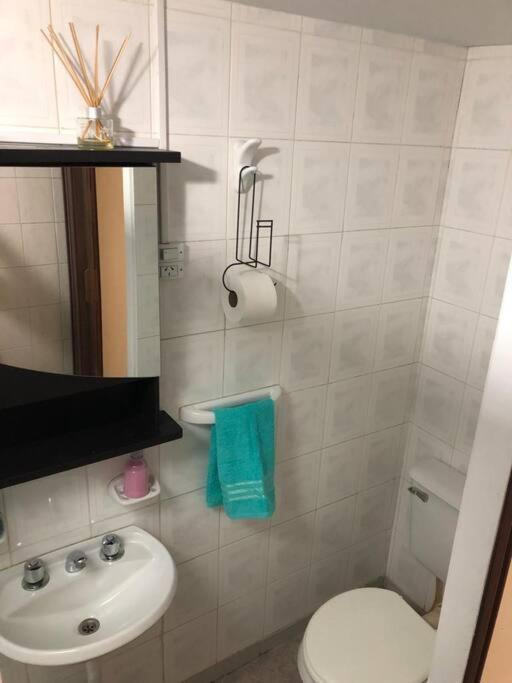 Departamento Cervantes En Zona Céntrica