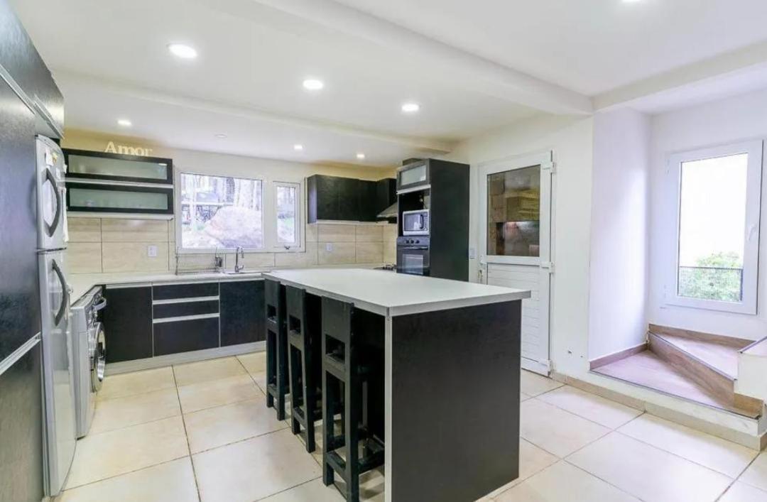 Moderna Casa En Casa de férias *
