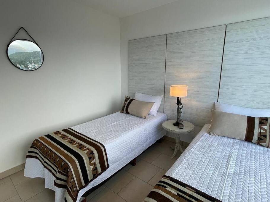 Ocean & Mountain View Apartamento
