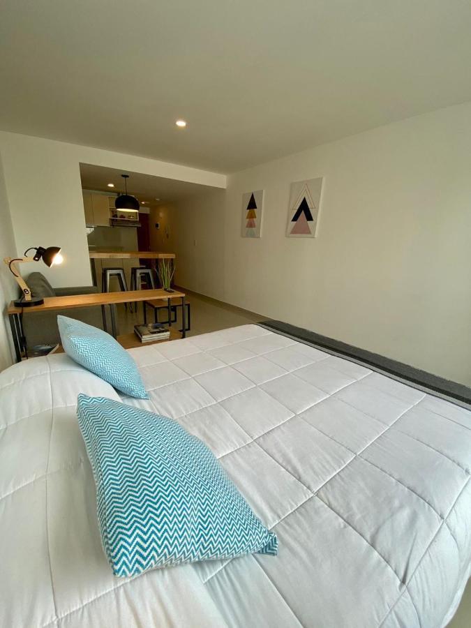 Penguins Flats 4 *
