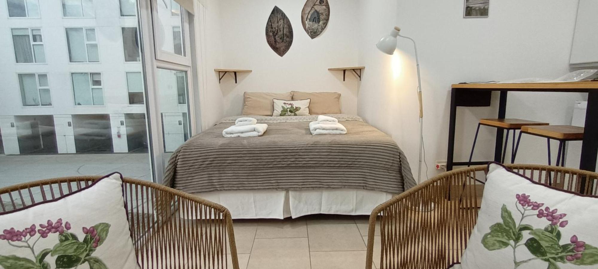Violeta Amarilla Apartamento
