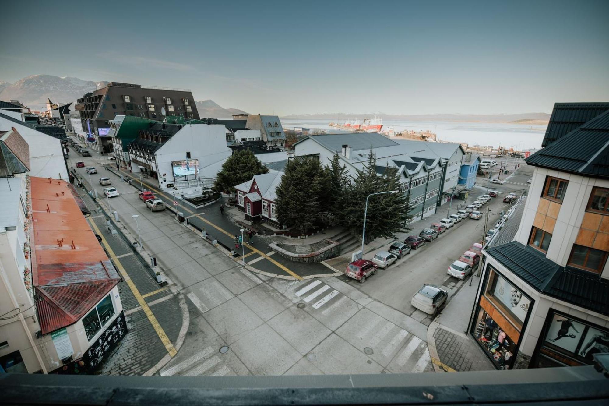 Aunaisin - Toluken * Ushuaia