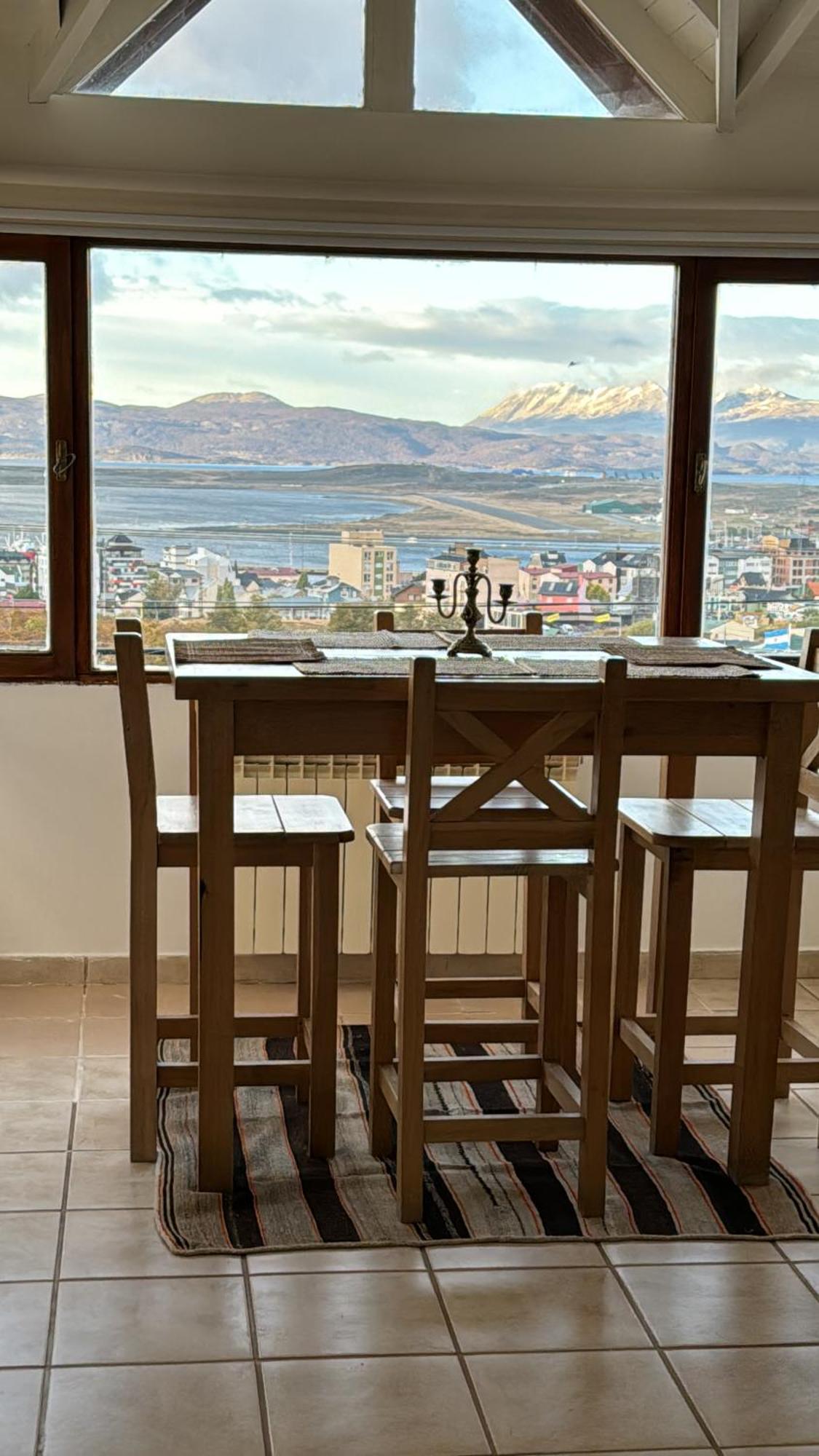 Mirando Al Canal Ushuaia
