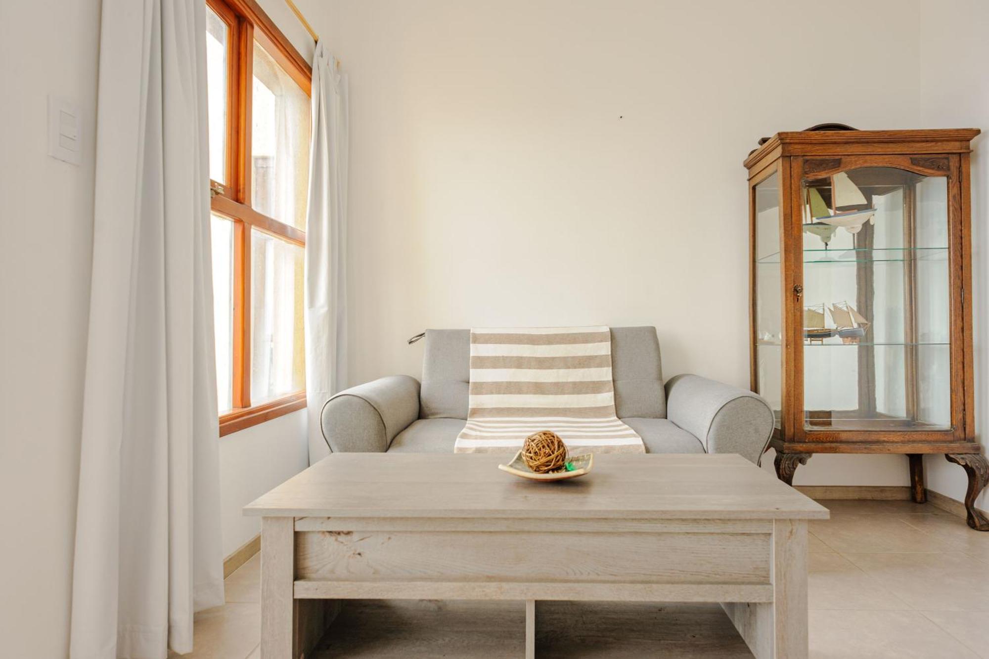 Gray Fox Roca Apartment