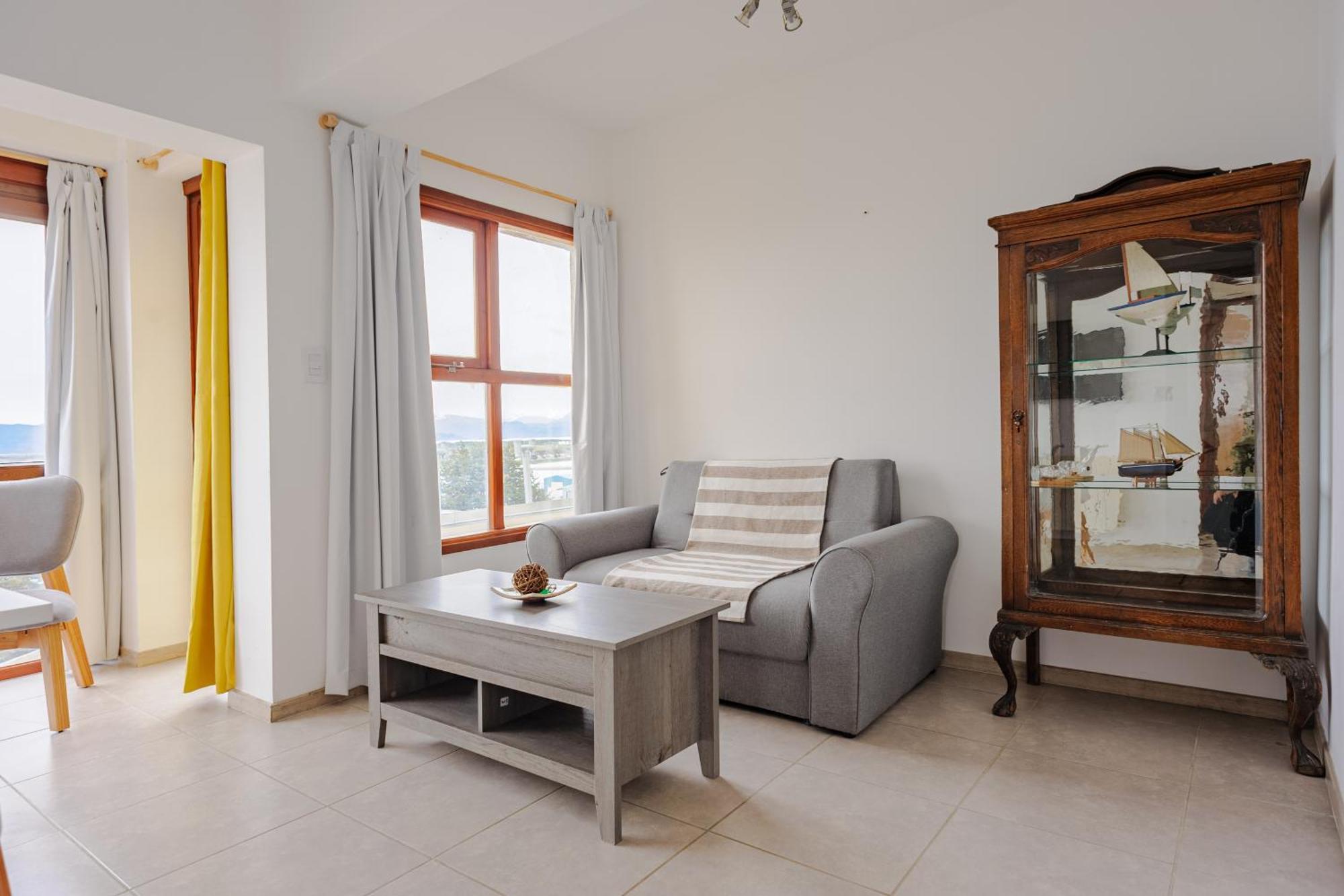 Gray Fox Roca Apartment *
