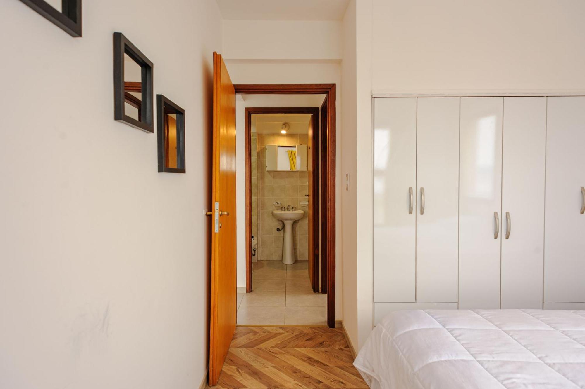 Gray Fox Roca Apartment