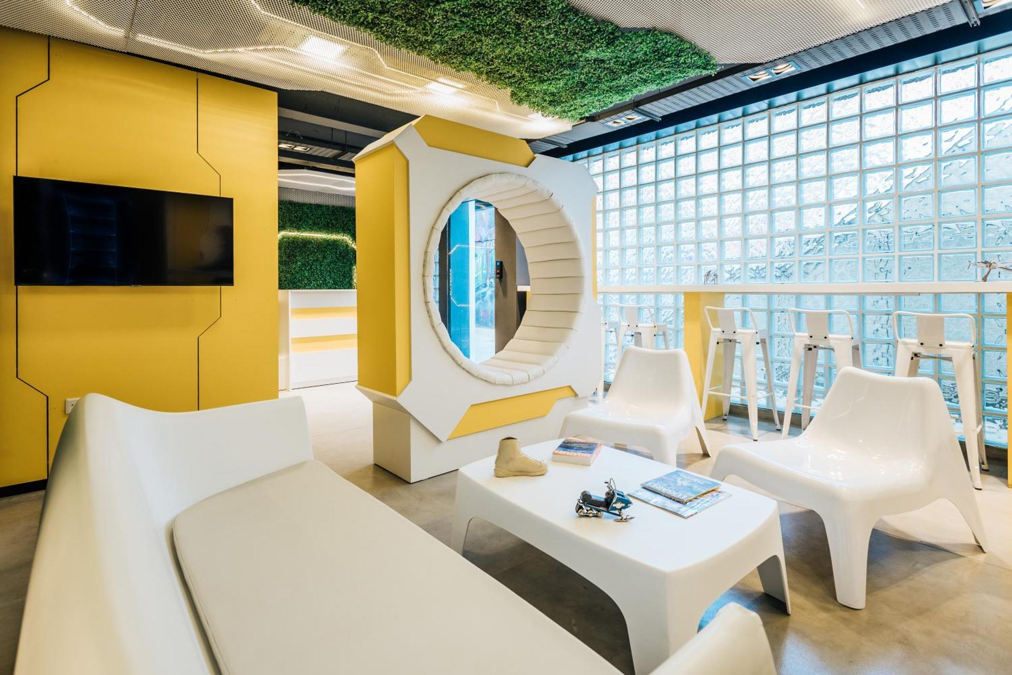 Underground Capsule Hostel *