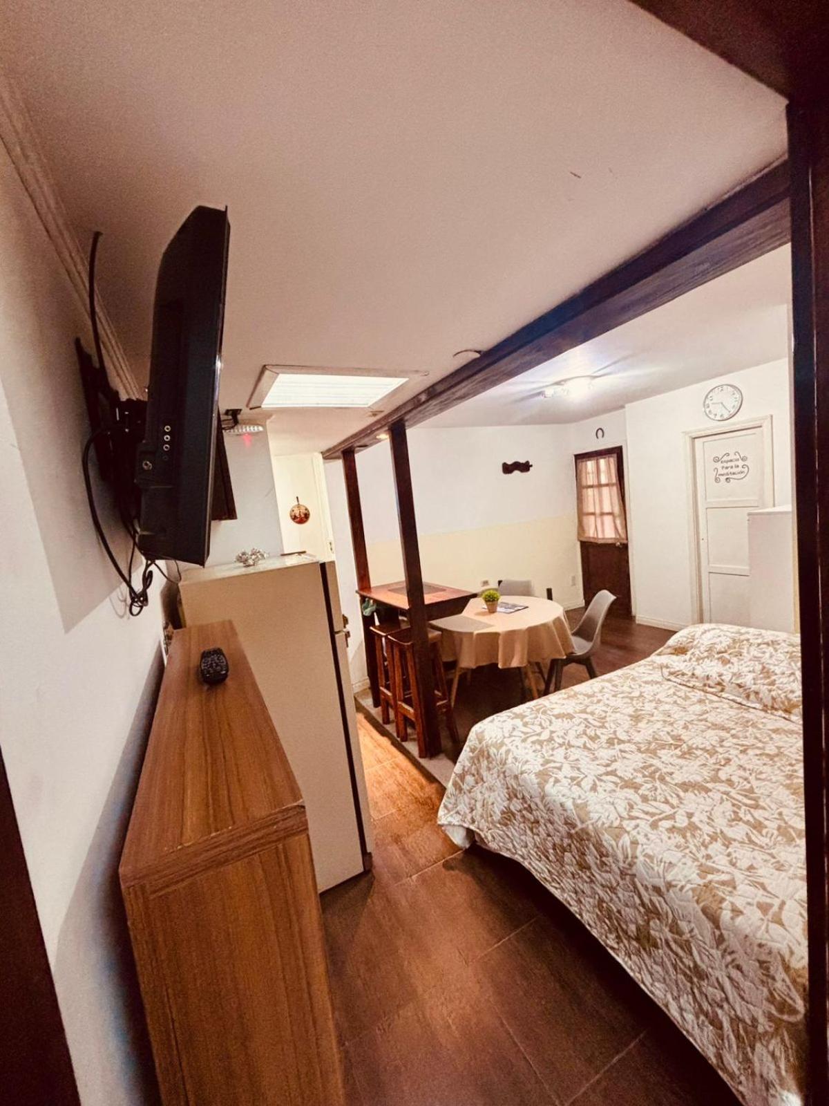 House 1903 Hostal