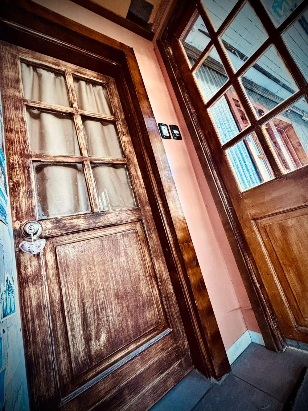 House 1903 Hostal *