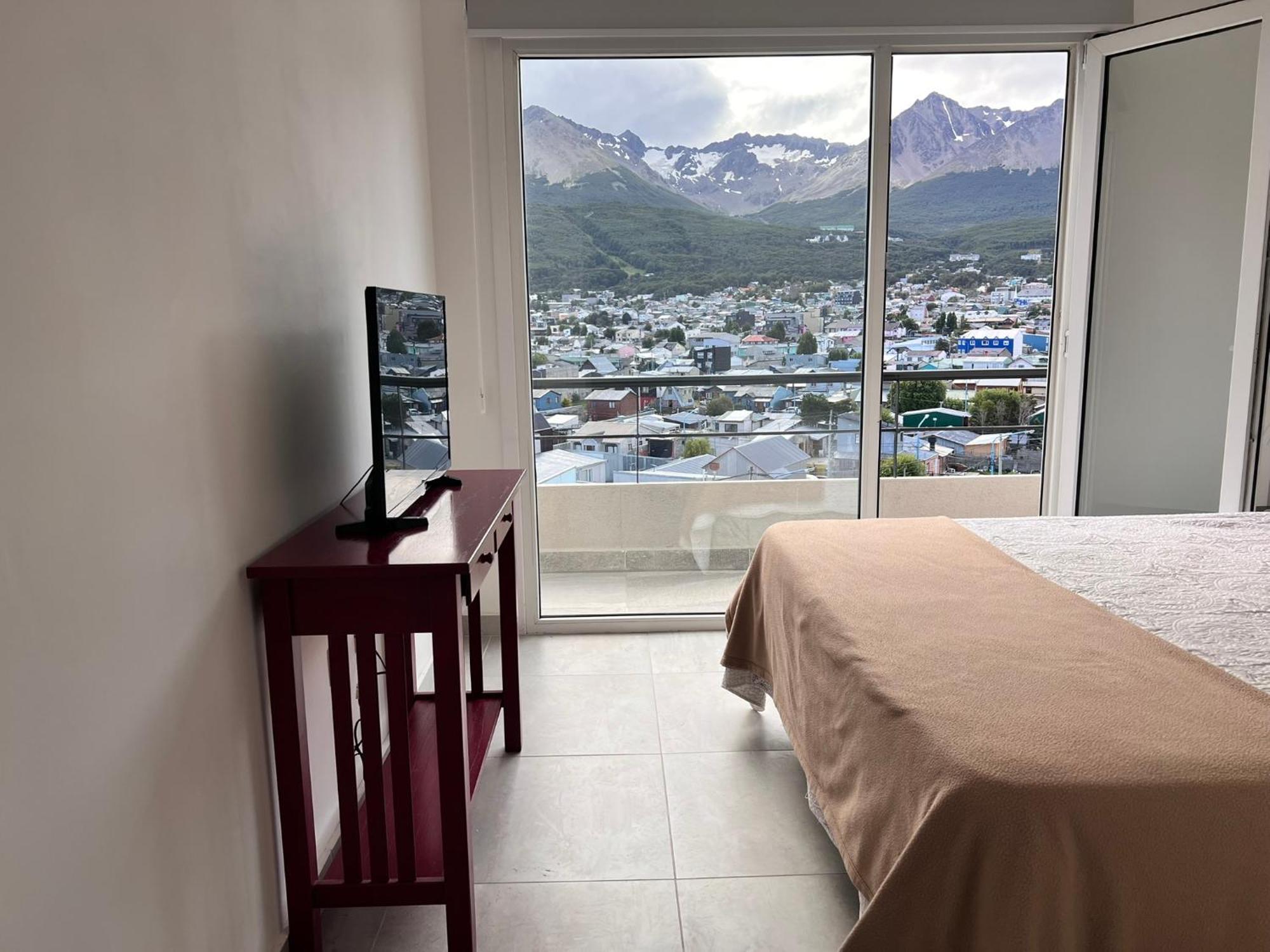 Gray Fox Hy Ushuaia