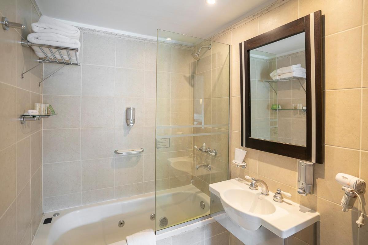 Lennox Hotel 4*