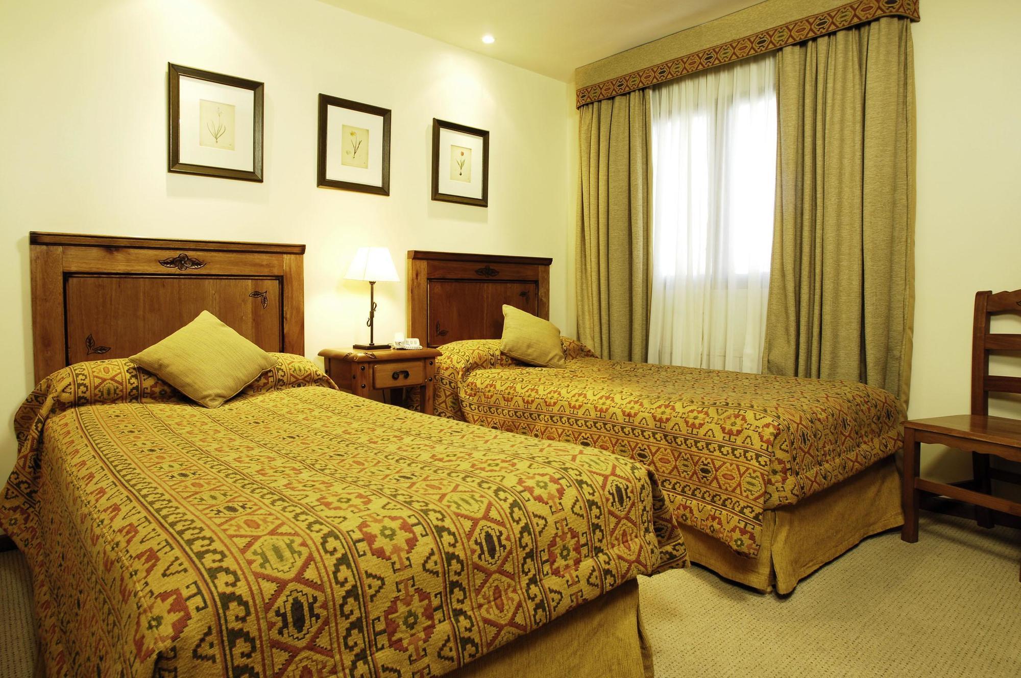 Apartahotel Del Bosque 3*