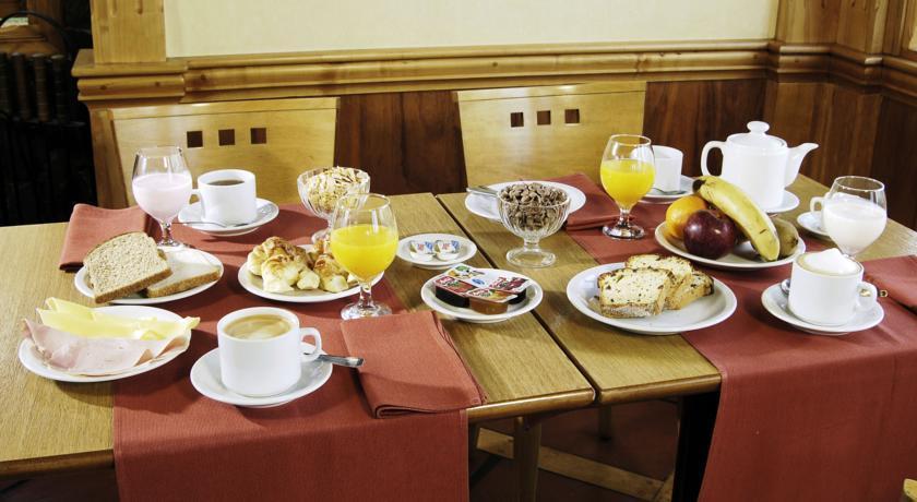 Apartahotel Del Bosque 3*