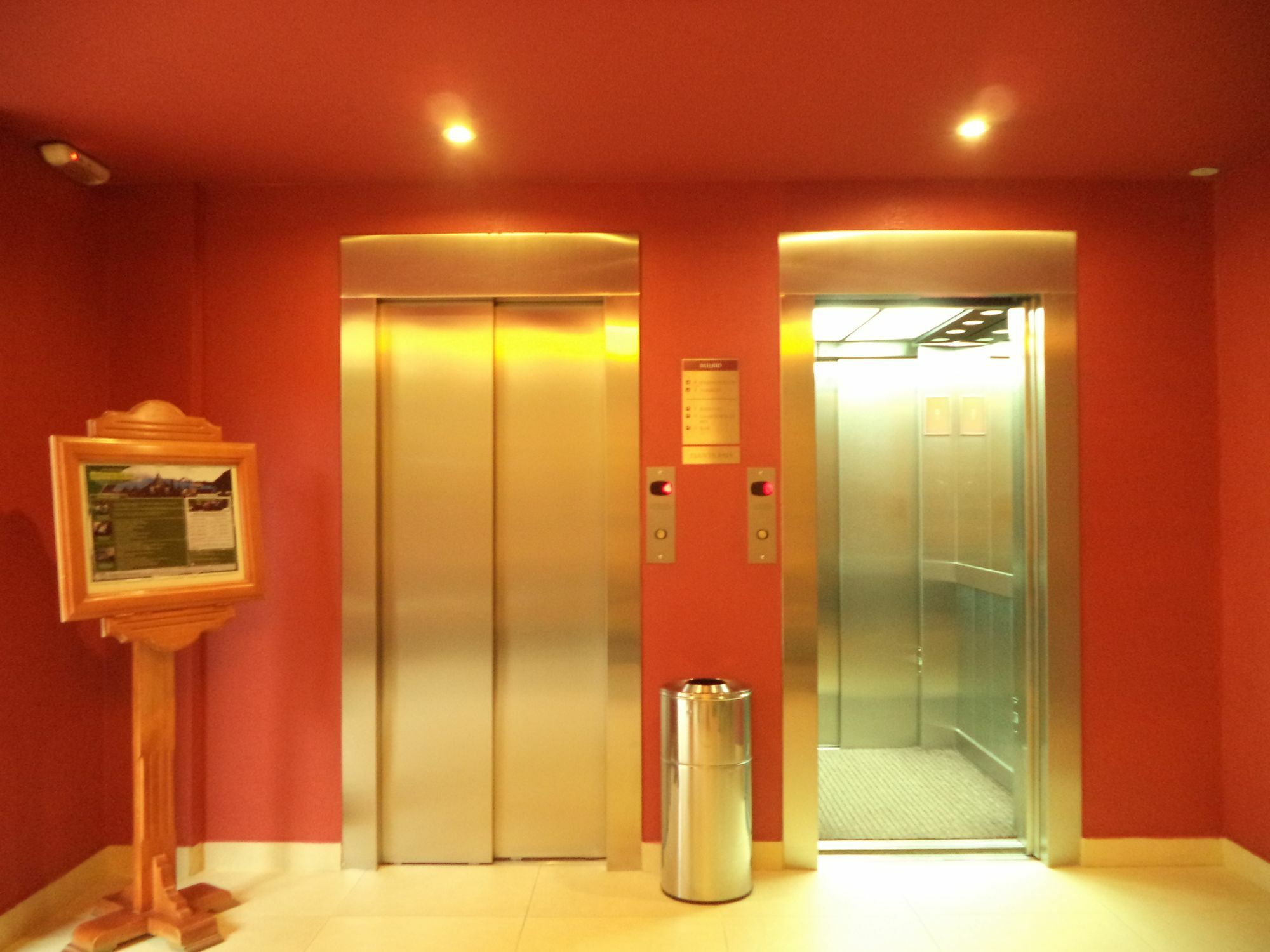 Hotel Mil810 3*